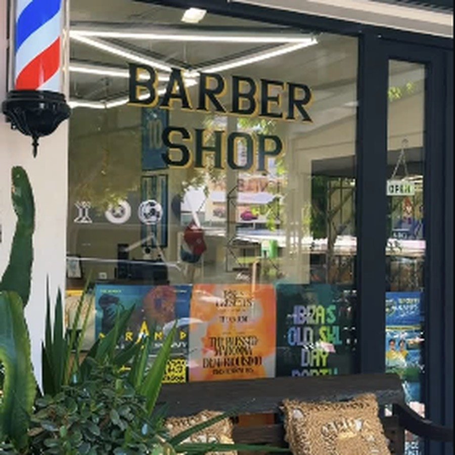 Entrada de Baires Barber Shop Ibiza